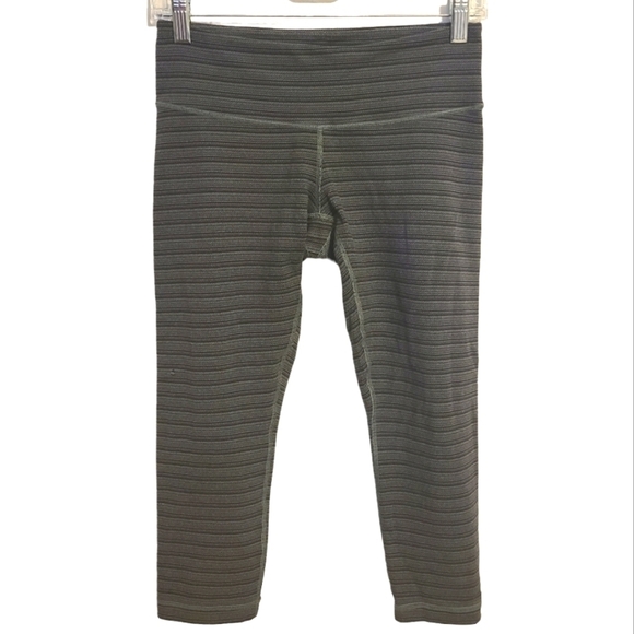 Lululemon | Women's Gray & Black Striped Wunder Under Crop Leggings (Size 6) - Picture 1 of 11